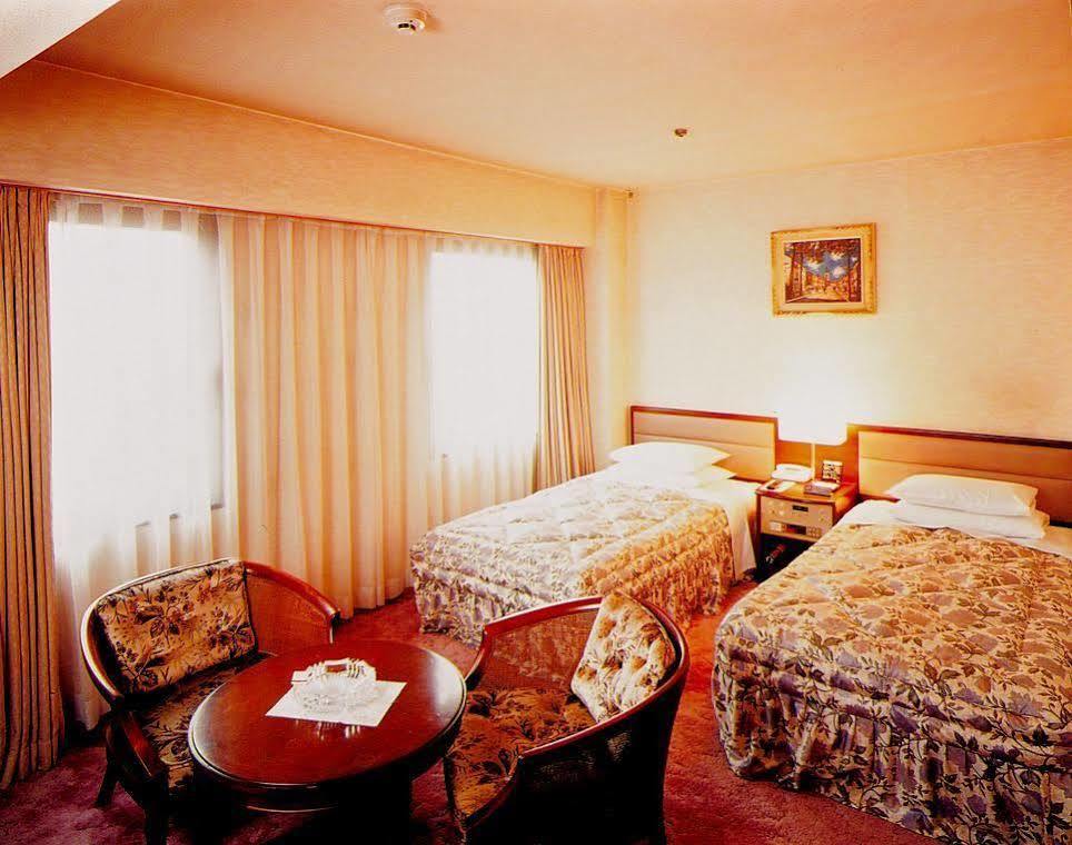 โรงแรมรูท-อินน์ แกรนด์ โทโยโชะ โรงแรม 3*